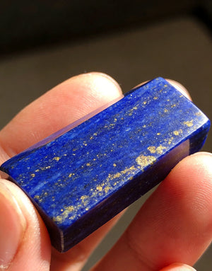 The ToAuto gemstone cutting machine can be used to cut Lapis Lazuli.